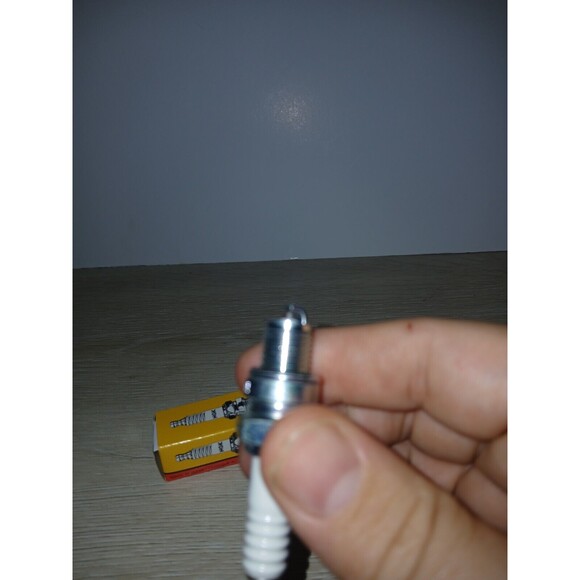 Set of 6 NGK Standard Spark Plugs DR6HS 4823  Made In Japan EAC New - Picture 11 of 16